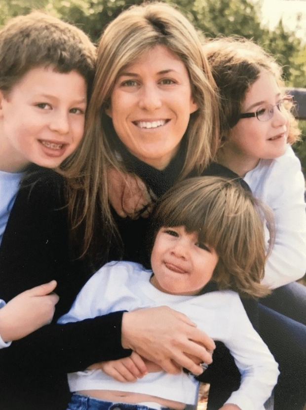 Sara Schottenstein and children
